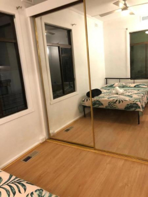 Melbourne short stay -Studio, Beside Deakin & PLC Burwood 毗邻迪肯大学民宿
